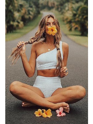Hellblauer Streifen Eine Schulter Hohe Taille Zweiteiliges Bikini Set